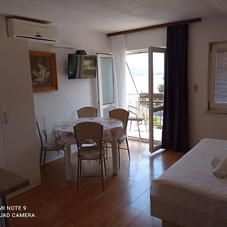 Apartments Mihovil Omis Phòng bức ảnh