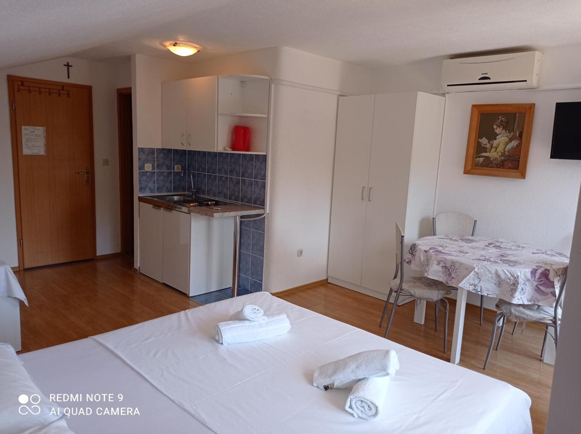 Apartments Mihovil Omis Phòng bức ảnh