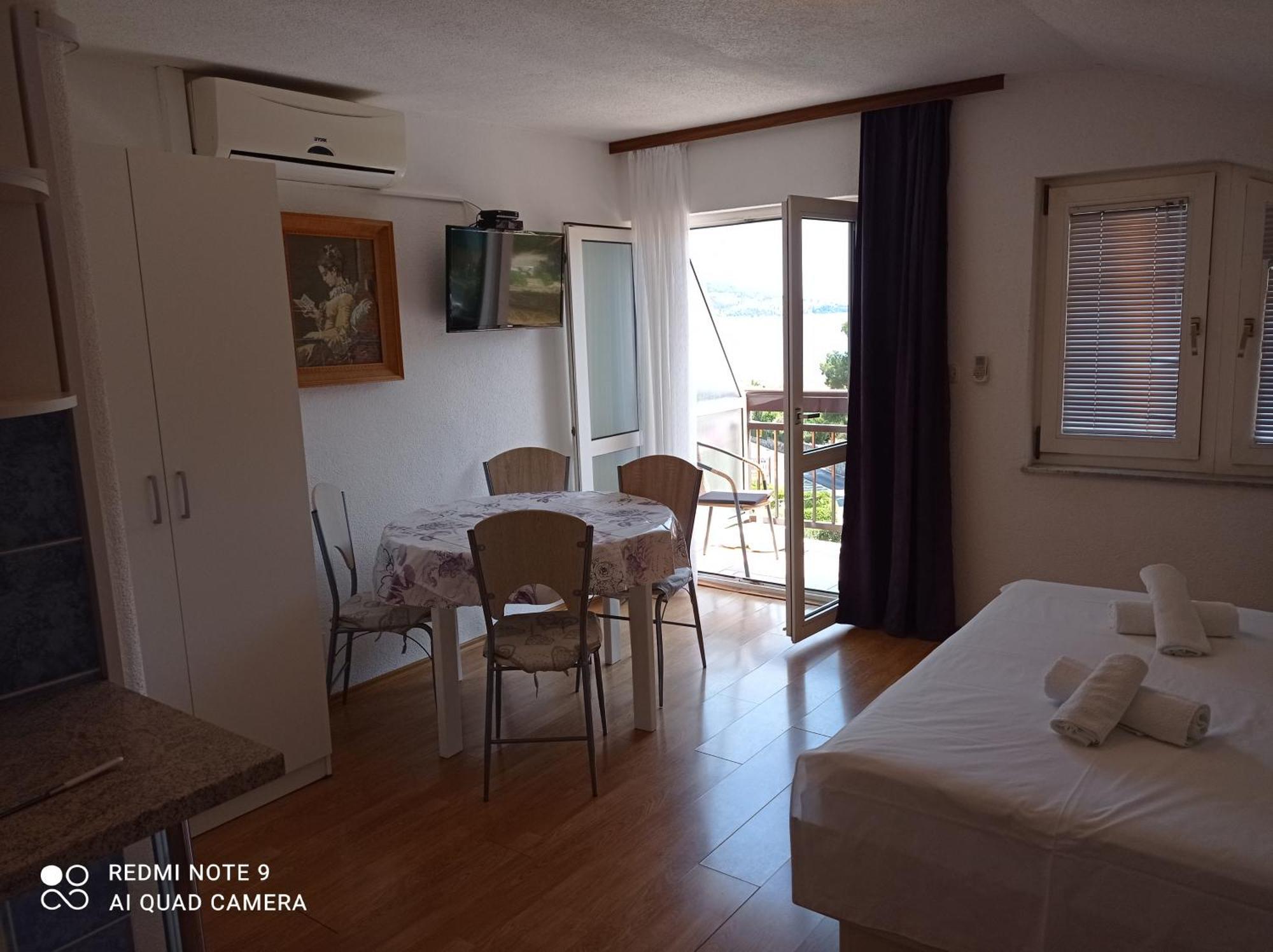 Apartments Mihovil Omis Phòng bức ảnh