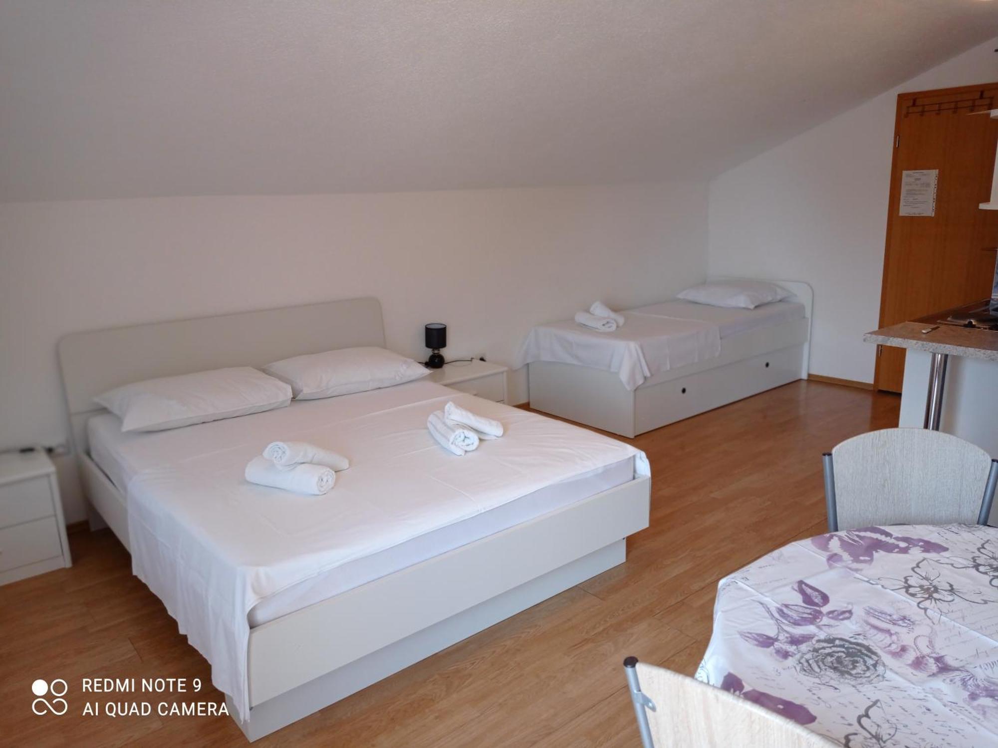 Apartments Mihovil Omis Phòng bức ảnh