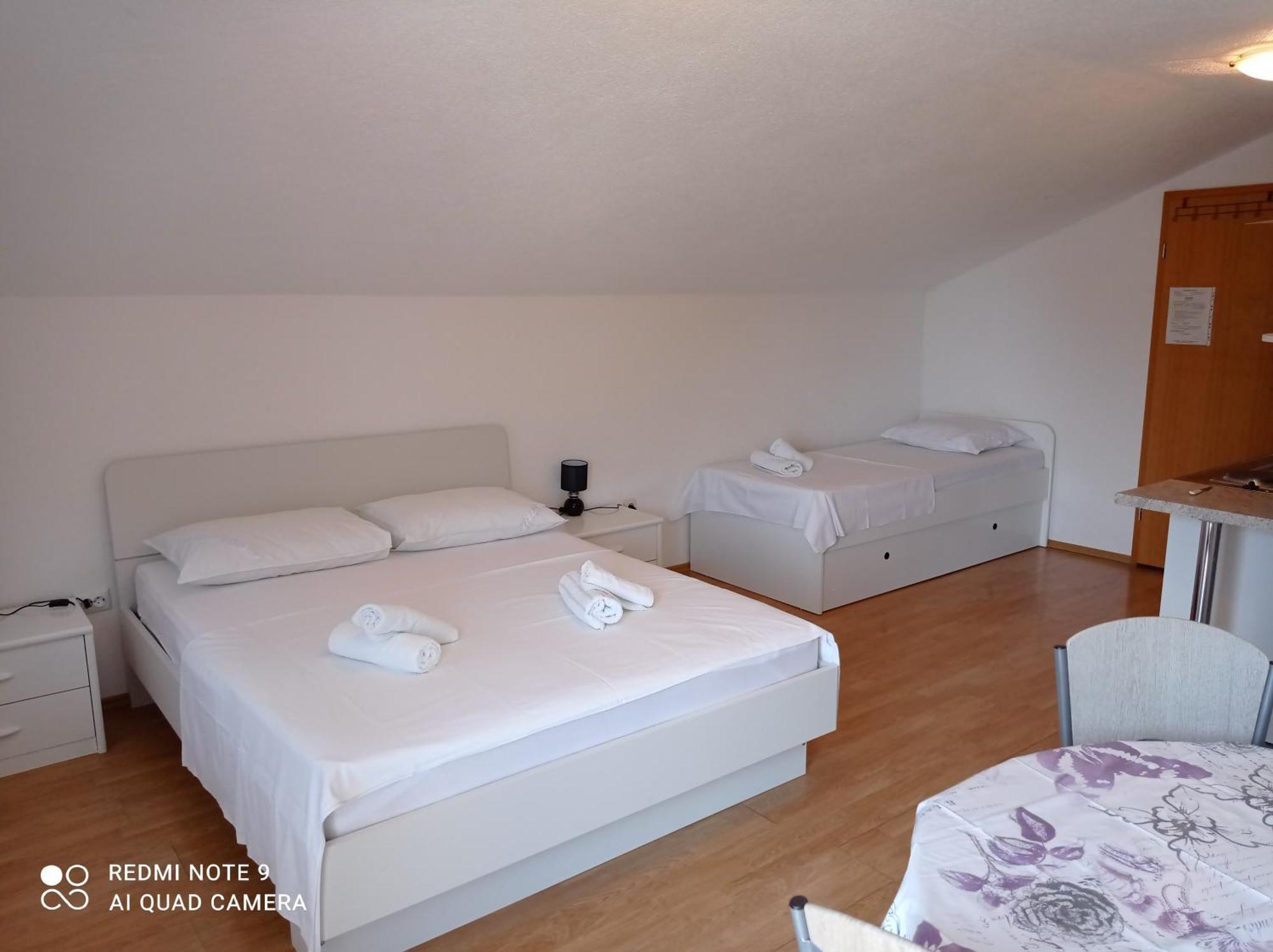 Apartments Mihovil Omis Phòng bức ảnh