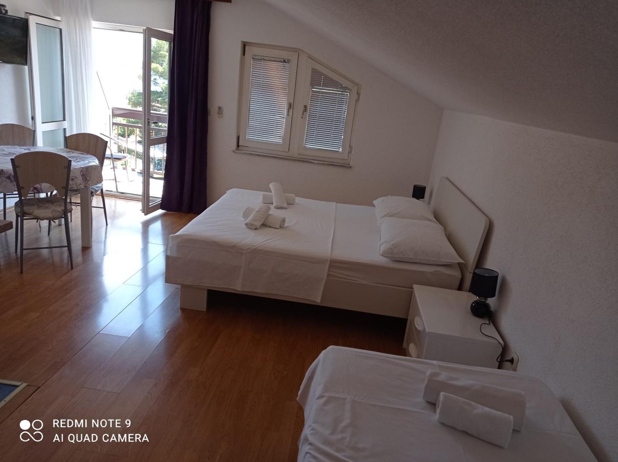 Apartments Mihovil Omis Phòng bức ảnh