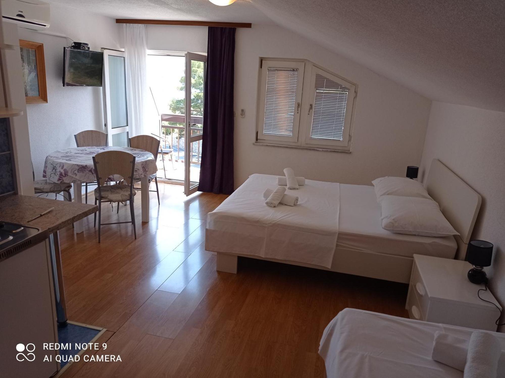 Apartments Mihovil Omis Phòng bức ảnh