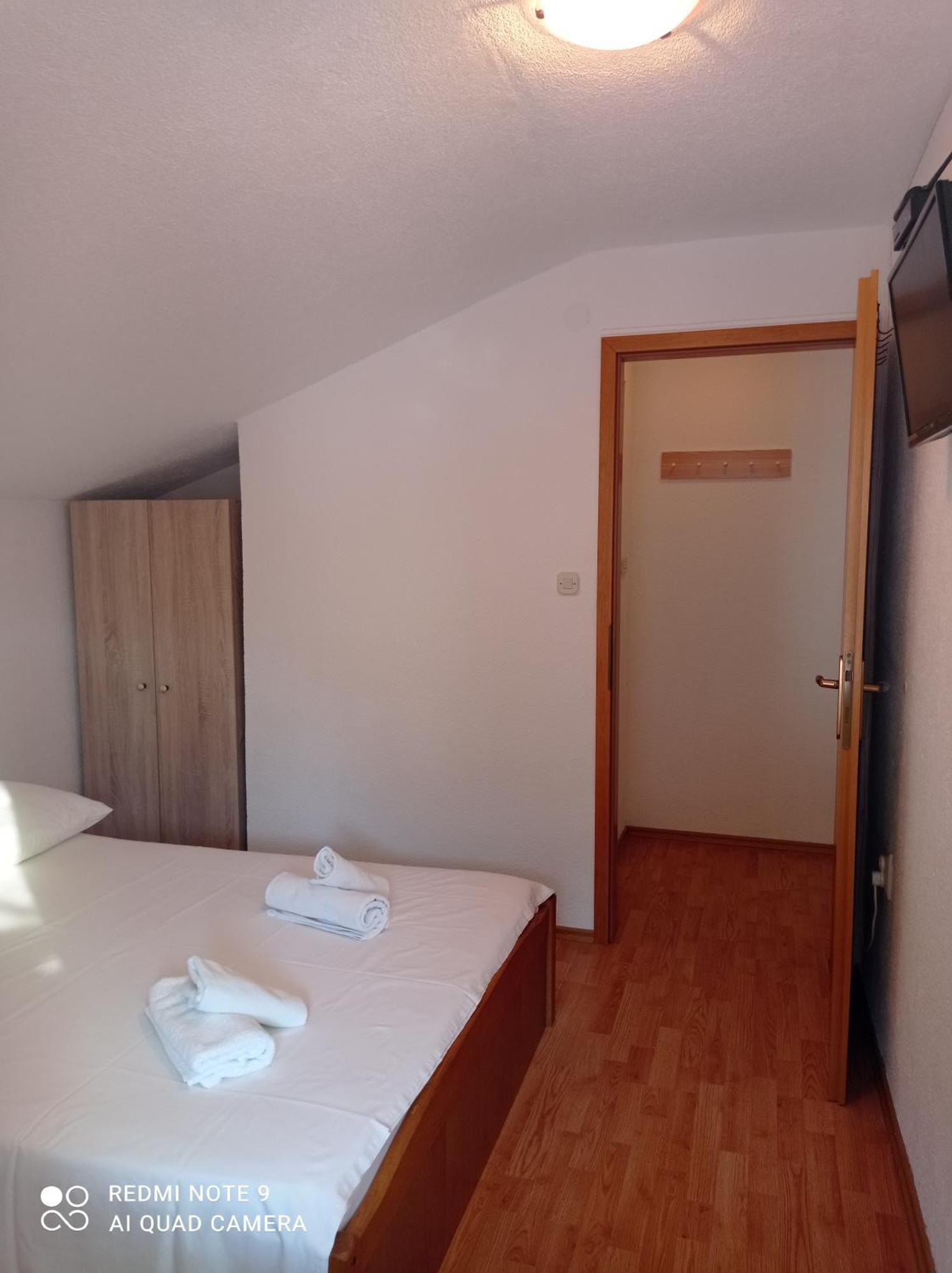 Apartments Mihovil Omis Phòng bức ảnh