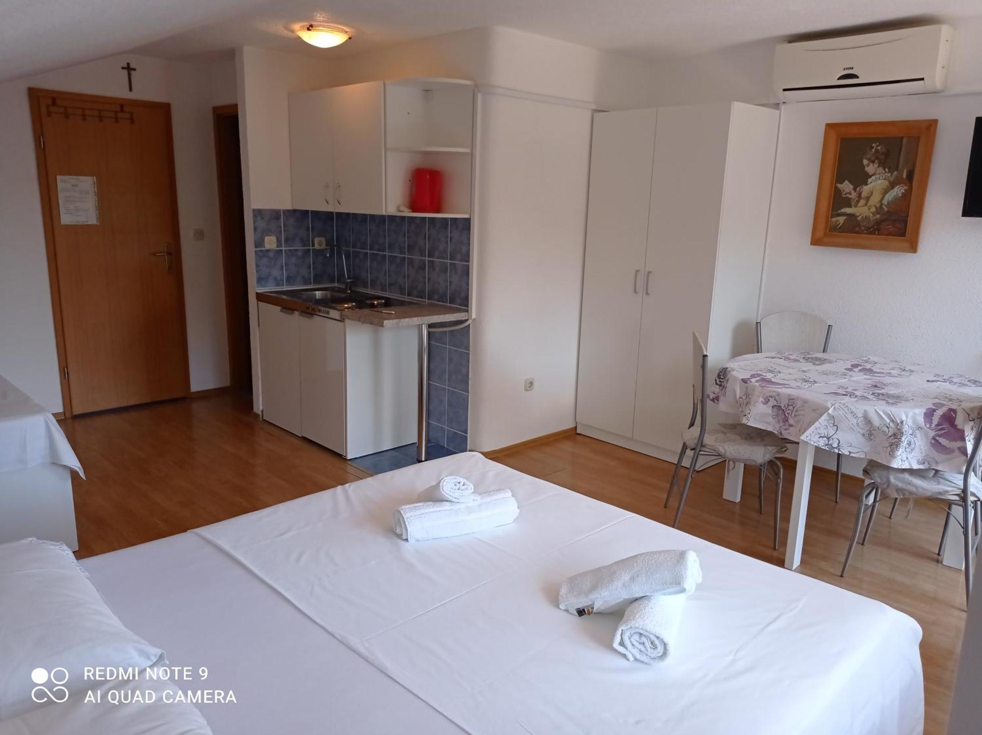 Apartments Mihovil Omis Phòng bức ảnh
