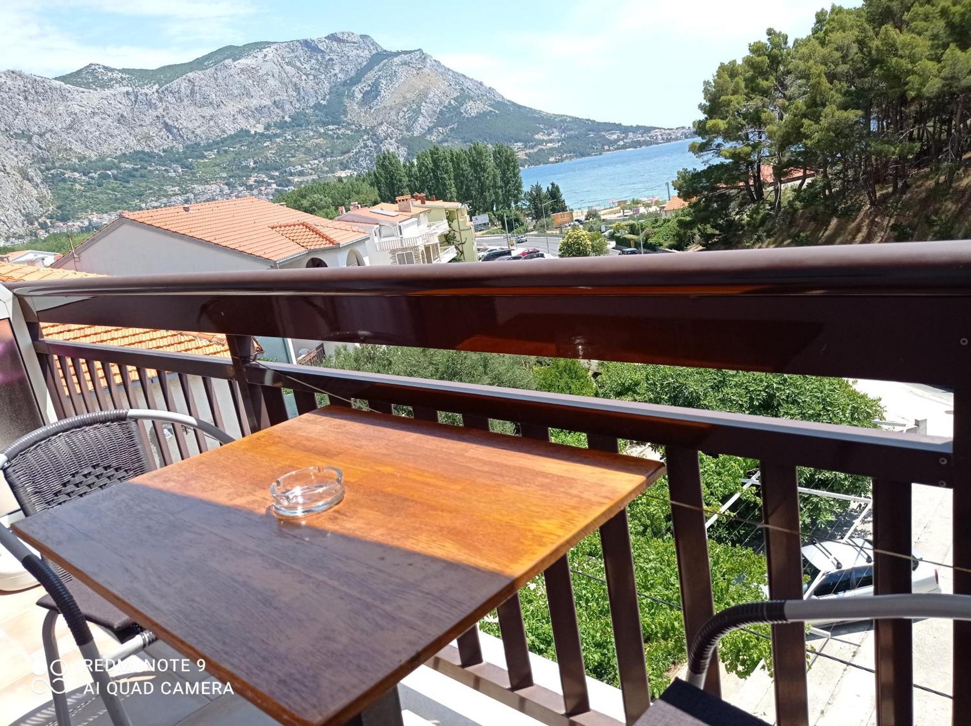 Apartments Mihovil Omis Phòng bức ảnh
